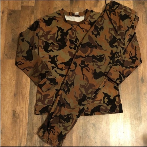 NWOT Sabrina Lauren Camouflaged joggin suit. - Picture 2 of 6